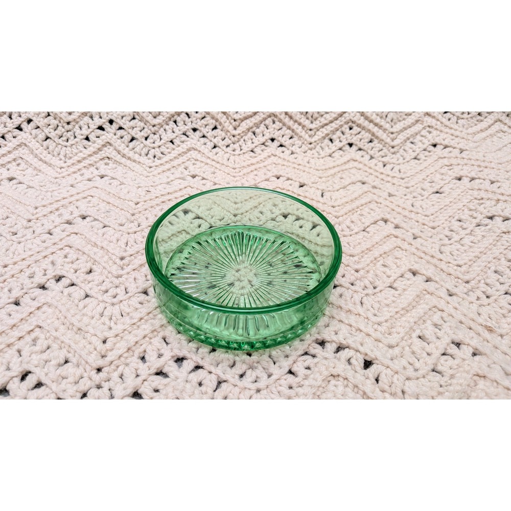 Vintage Green Uranium Glass Bowl Starburst Pattern Glows UV Blacklight 4.5 Inch
